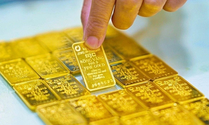 Sáng 22/7: Giá vàng thế giới ''nổi sóng", vàng trong nước tăng vọt