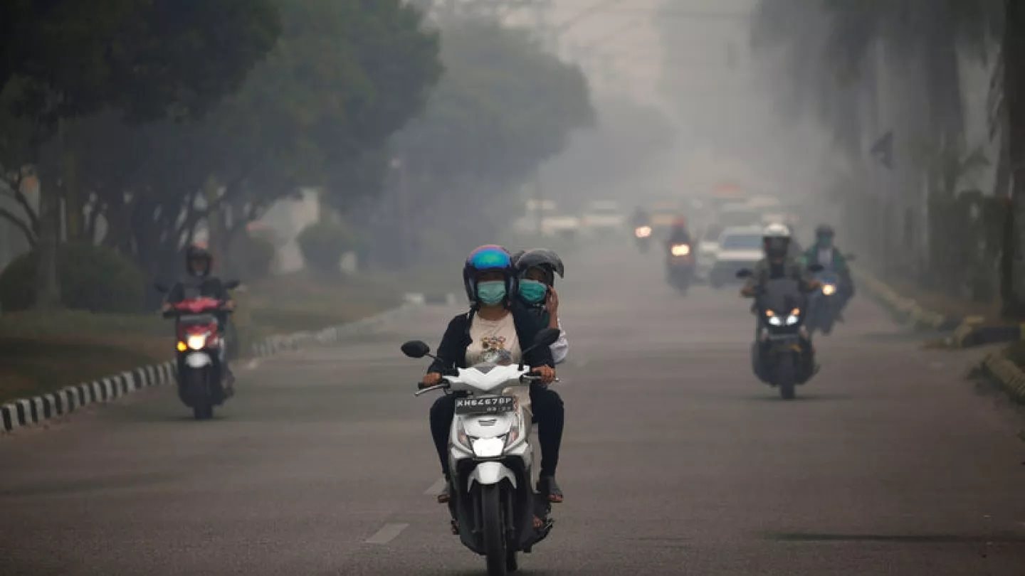 1440x810_dangerous-air-pollution-in-indonesias-borneo-leads-to-school-closures.jpg