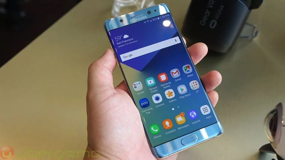 Đây có lẽ là mẫu điện thoại khổ nhất của Samsung: 10 năm rồi vẫn bị mang ra "bêu xấu" cho thiên hạ bàn tán