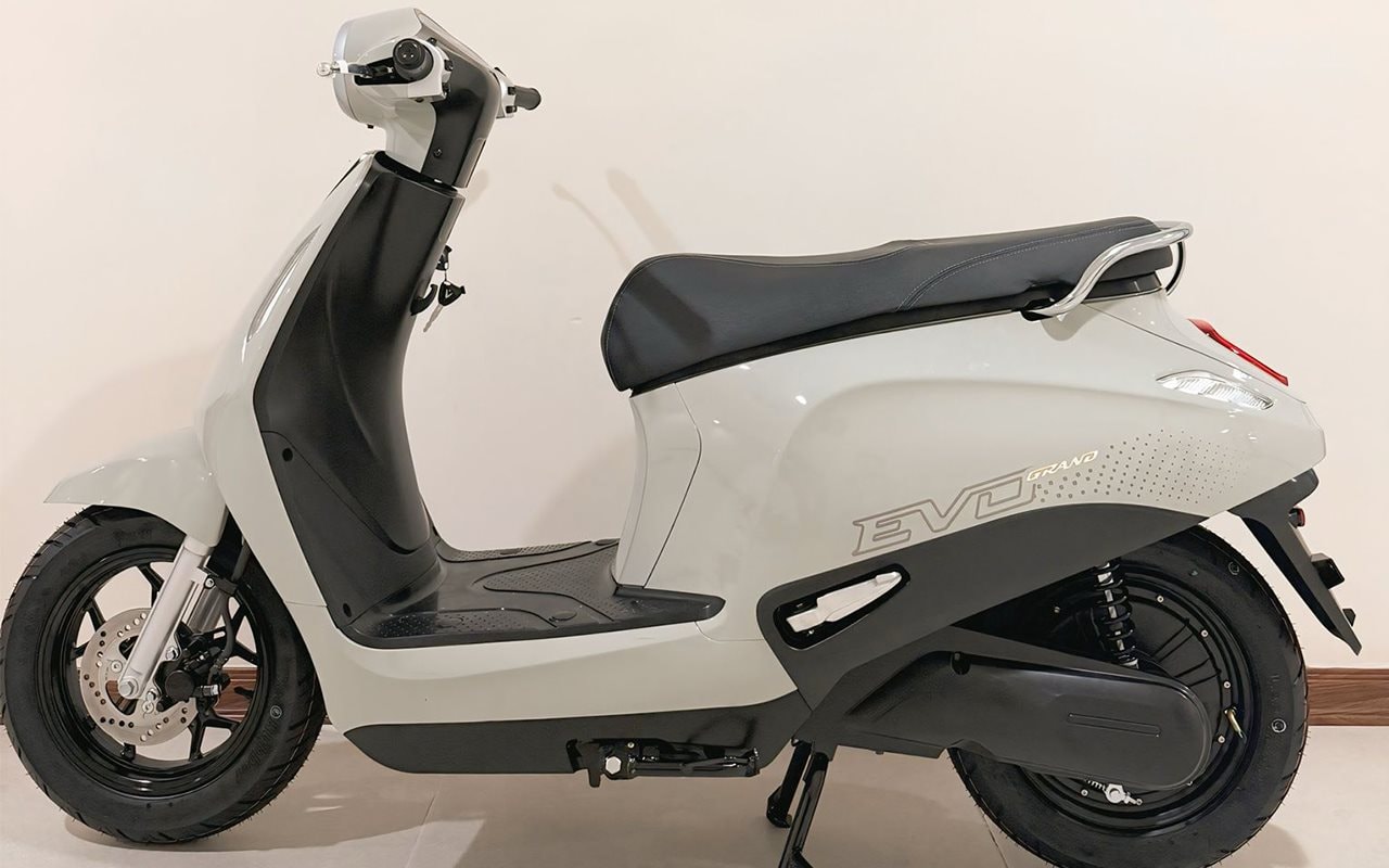 Ảnh thật VinFast Evo Grand: Hai người ngồi có chật không, cốp xe có thể lắp thêm pin phụ trông ra sao?