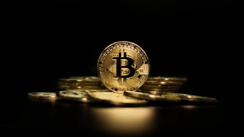 Đến thời tiền số thổi giá chứng khoán: Các doanh nghiệp đua nhau mua ‘coin’ để nâng giá cổ phiếu, liệu có bền vững?