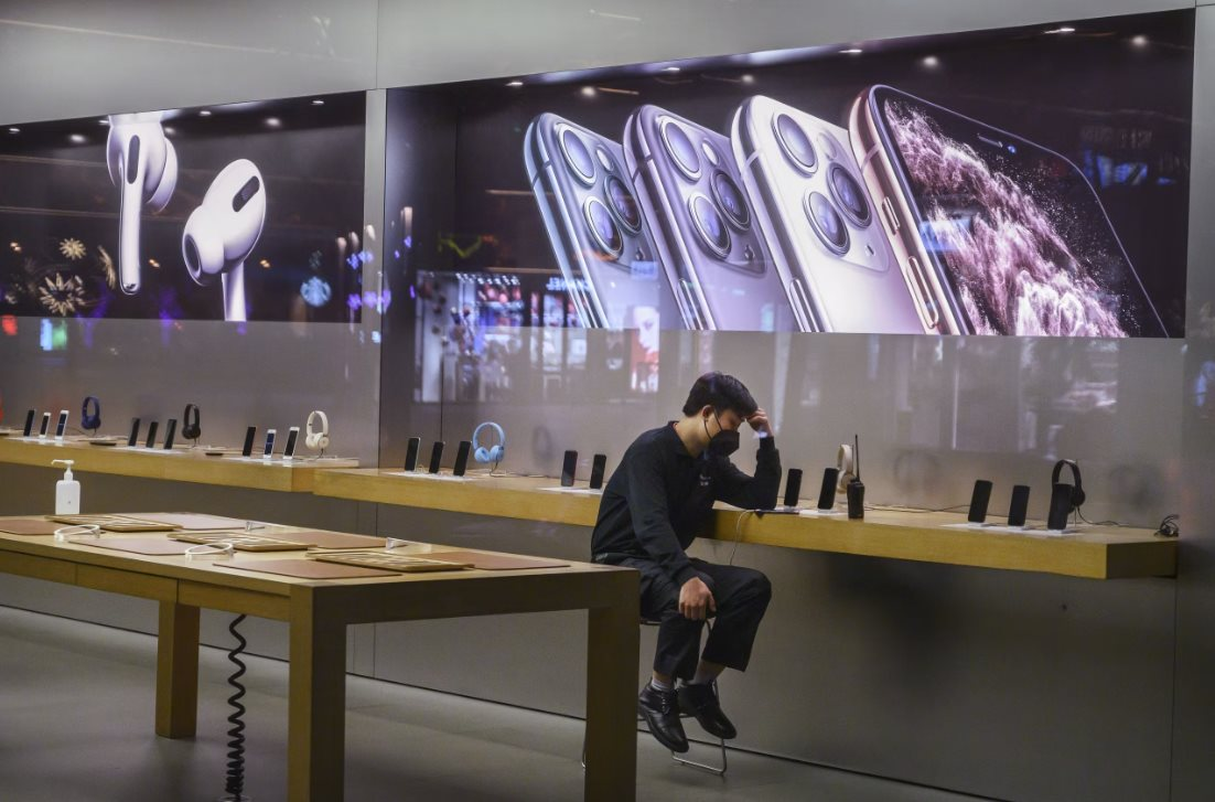 Chưa từng thấy: Apple đóng cửa hàng outlet đầu tiên tại Trung Quốc vì iPhone khó bán