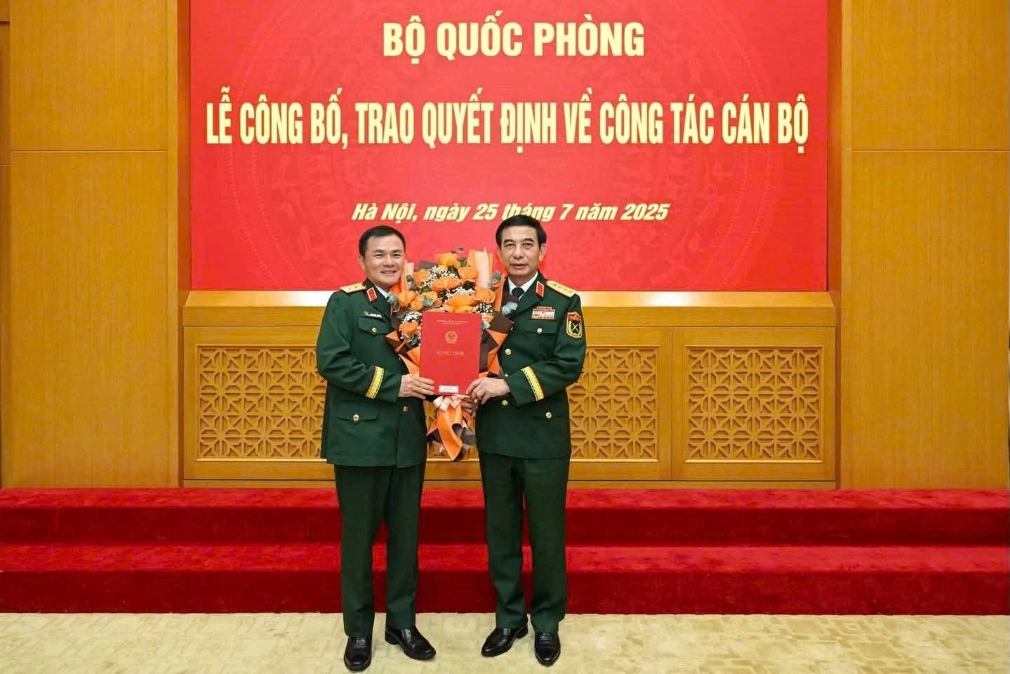 Chủ tịch kiêm Tổng giám đốc Viettel Tào Đức Thắng được thăng quân hàm Trung tướng 