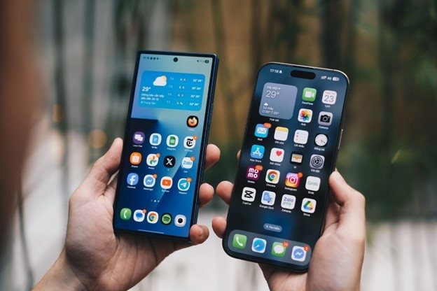 "Trên bàn cân" Galaxy Z Fold7 và iPhone 16 Pro Max: Điện thoại gập đã sánh ngang smartphone truyền thống?