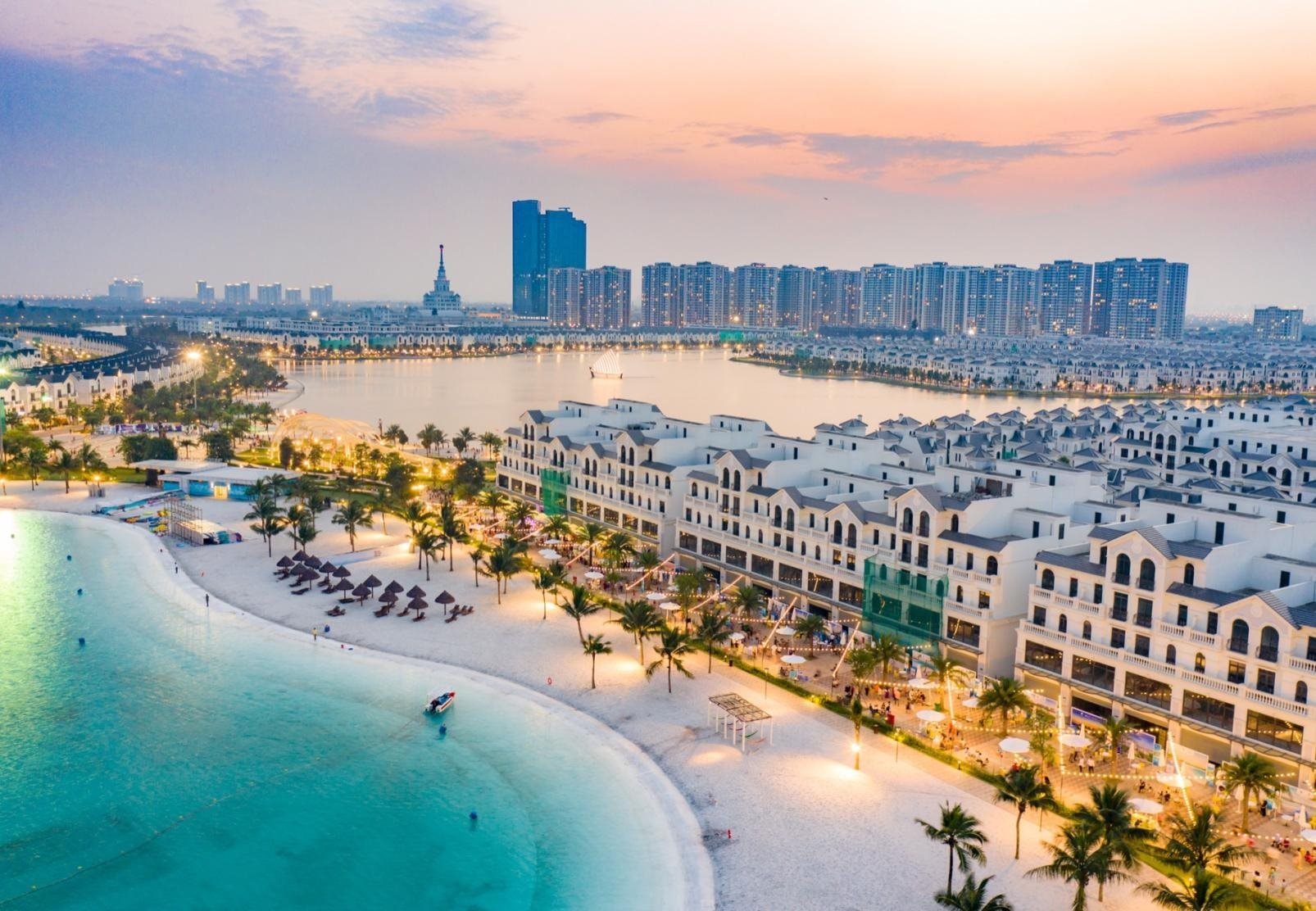 "Ông lớn" Vinhomes báo lãi sau thuế 11.000 tỷ đồng sau nửa năm 2025, thị giá cổ phiếu VHM tăng “bốc đầu” hơn 2,2 lần
