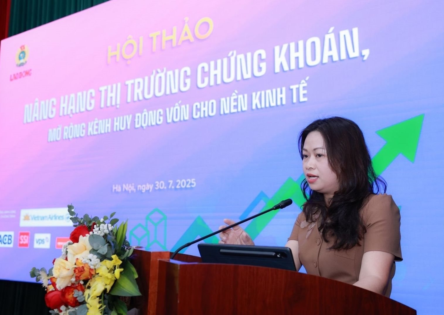 Lãnh đạo Uỷ ban Chứng khoán Nhà nước chỉ ra một yếu tố quan trọng để FTSE quyết định nâng hạng TTCK Việt Nam