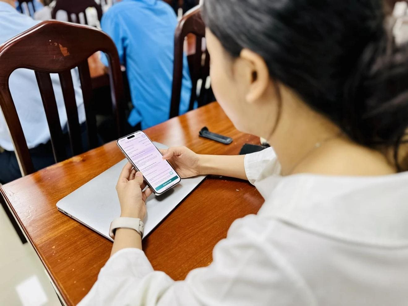 Nữ sinh 2007 nhắn tin xin mẹ chuyển khoản 500 triệu đồng, 2 tiếng sau bị công an đưa về đồn