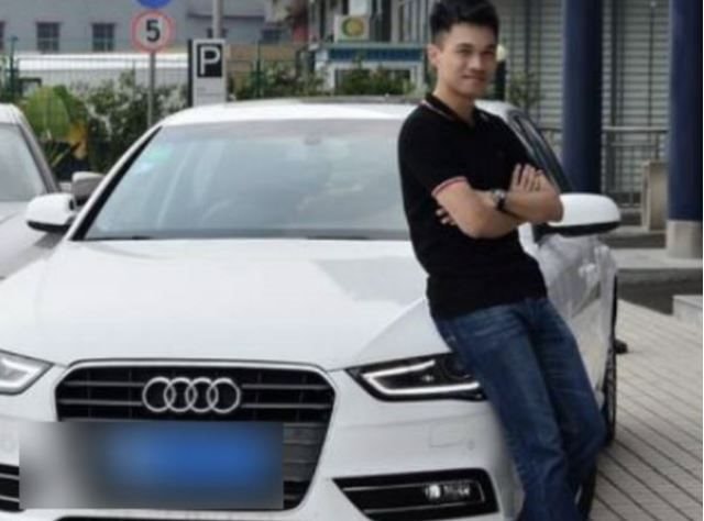 Mua xe Audi cũ giá 250 triệu đồng, người đàn ông phát hiện 1 gói vàng miếng và tiền mặt trị giá hơn 500 triệu đồng giấu trong lốp dự phòng