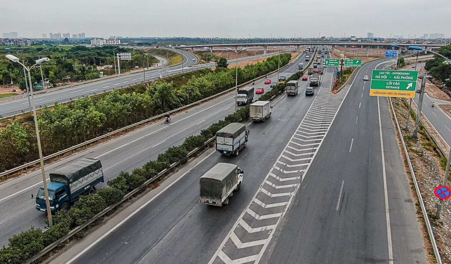 Dự kiến cấm xe tải chạy vào làn 120km/h, 100km/h trên 2 tuyến cao tốc quan trọng