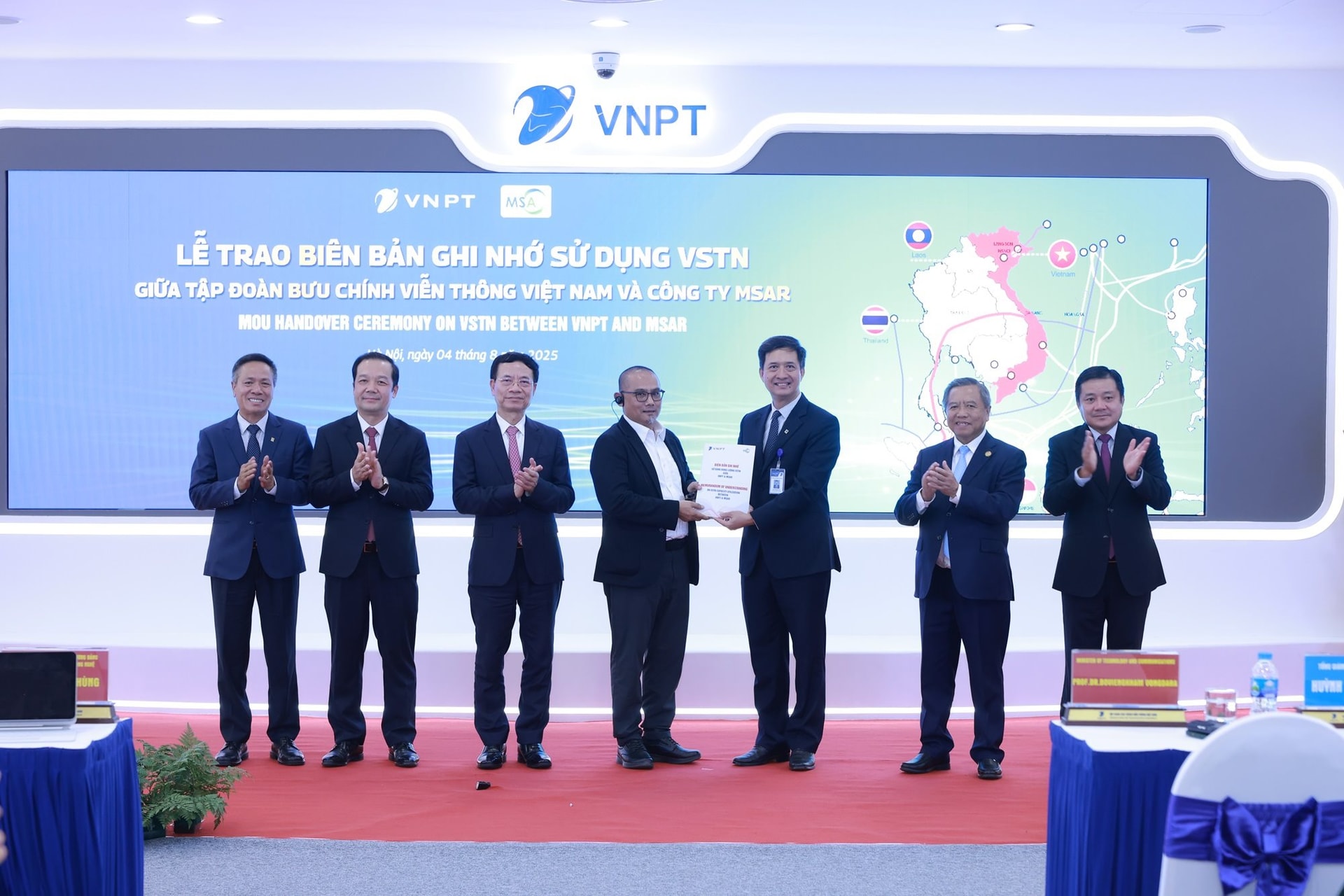 le-trao-bien-ban-su-dung-dung-luong-vstn-giua-vnpt-va-doi-tac.jpg