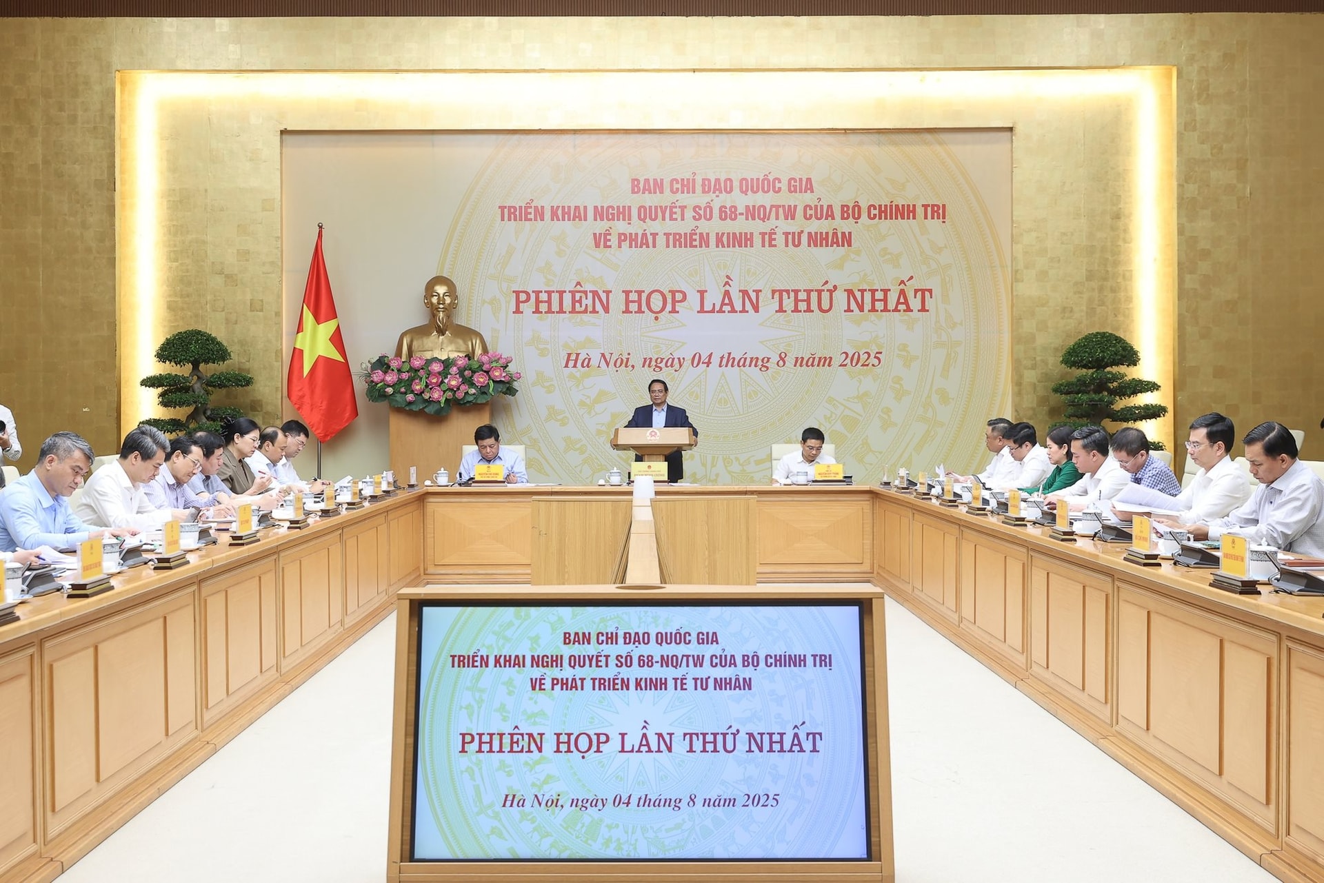Thủ tướng Phạm Minh Chính: Hành động quyết liệt hơn để tạo động lực và  xu thế phát triển kinh tế tư nhân