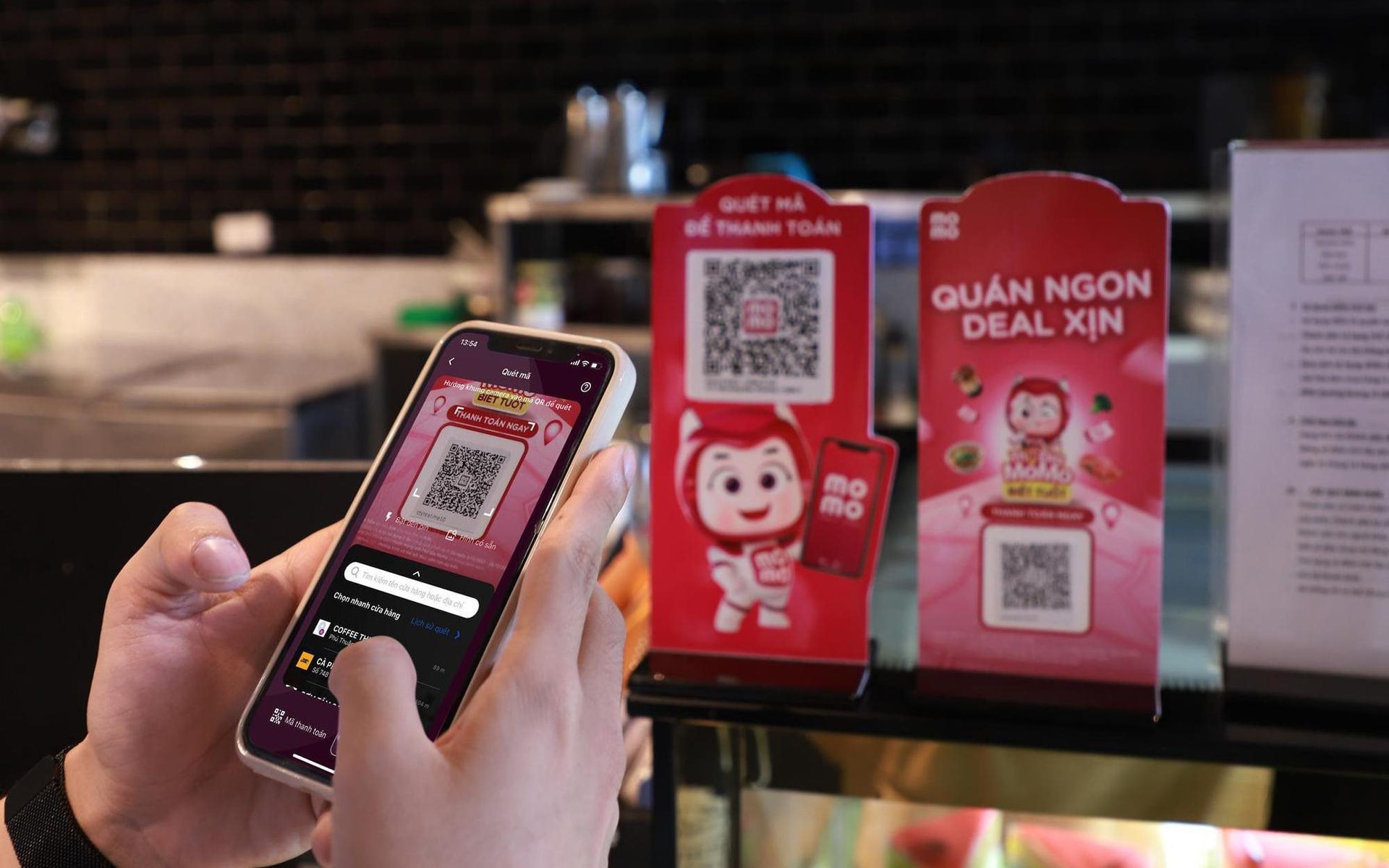Giữa hàng loạt thương hiệu toàn cầu, hai cái tên Việt Nam vẫn giữ vững vị trí trong Top 10