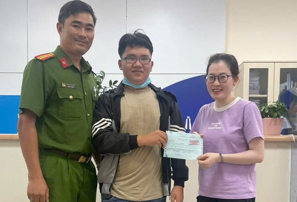 Người phụ nữ chuyển khoản thành công 205 triệu đồng vào tài khoản ACB của thanh niên 2003: Ngay hôm sau, công an liên lạc làm việc