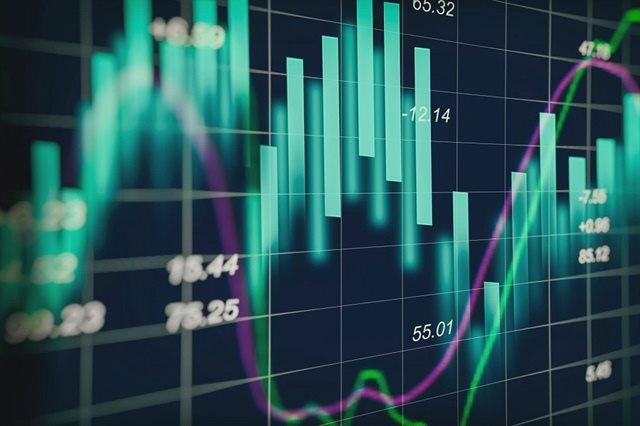 TCB, CTG, VCB dẫn dắt đà tăng, VN-Index bật lên gần 21 điểm trong phiên giao dịch sáng nay (6/8) 