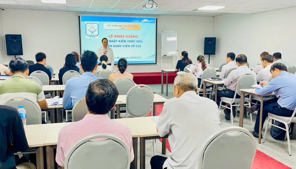 Khai giảng khoá cập nhật kiến thức nghiệp vụ thẩm định giá CN2025.14 tại TP.HCM