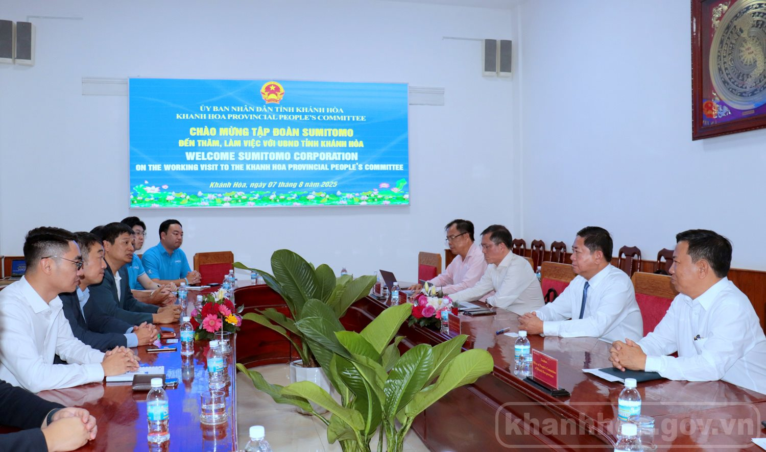 1.-chu-tich-ubnd-tinh-khanh-hoa-lam-viec-voi-tap-doan-sumitomo-7-8-.png