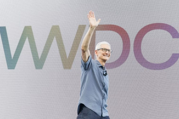 Tim Cook có đang trở thành 'người tối cổ' trong cuộc đua AI?