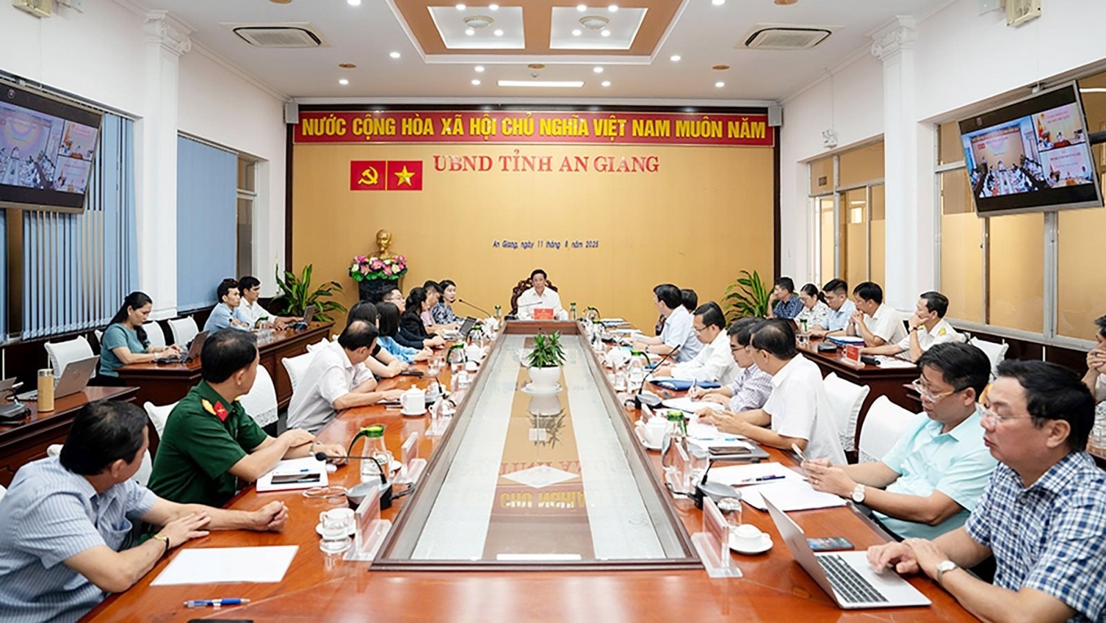 Công bố 2 trụ cột chiến lược mới, Vingroup ngay lập tức đưa ra một đề xuất đặc biệt, lấy Đặc khu Phú Quốc làm trung tâm thí điểm