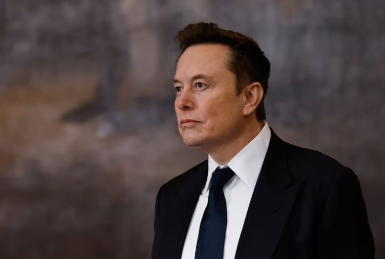 Nóng: Bán xe ô tô ế ẩm, Elon Musk cho Tesla chuyển hướng sang… bán điện