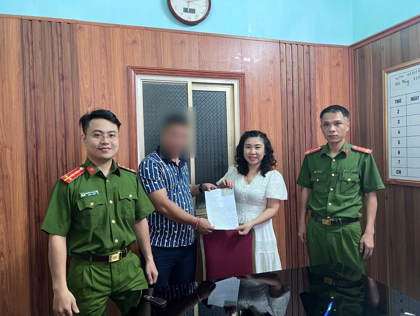 Sau khi chuyển khoản thành công hơn 1 tỷ đồng, người đàn ông Hà Nội vội đến công an phường trình báo luôn 
