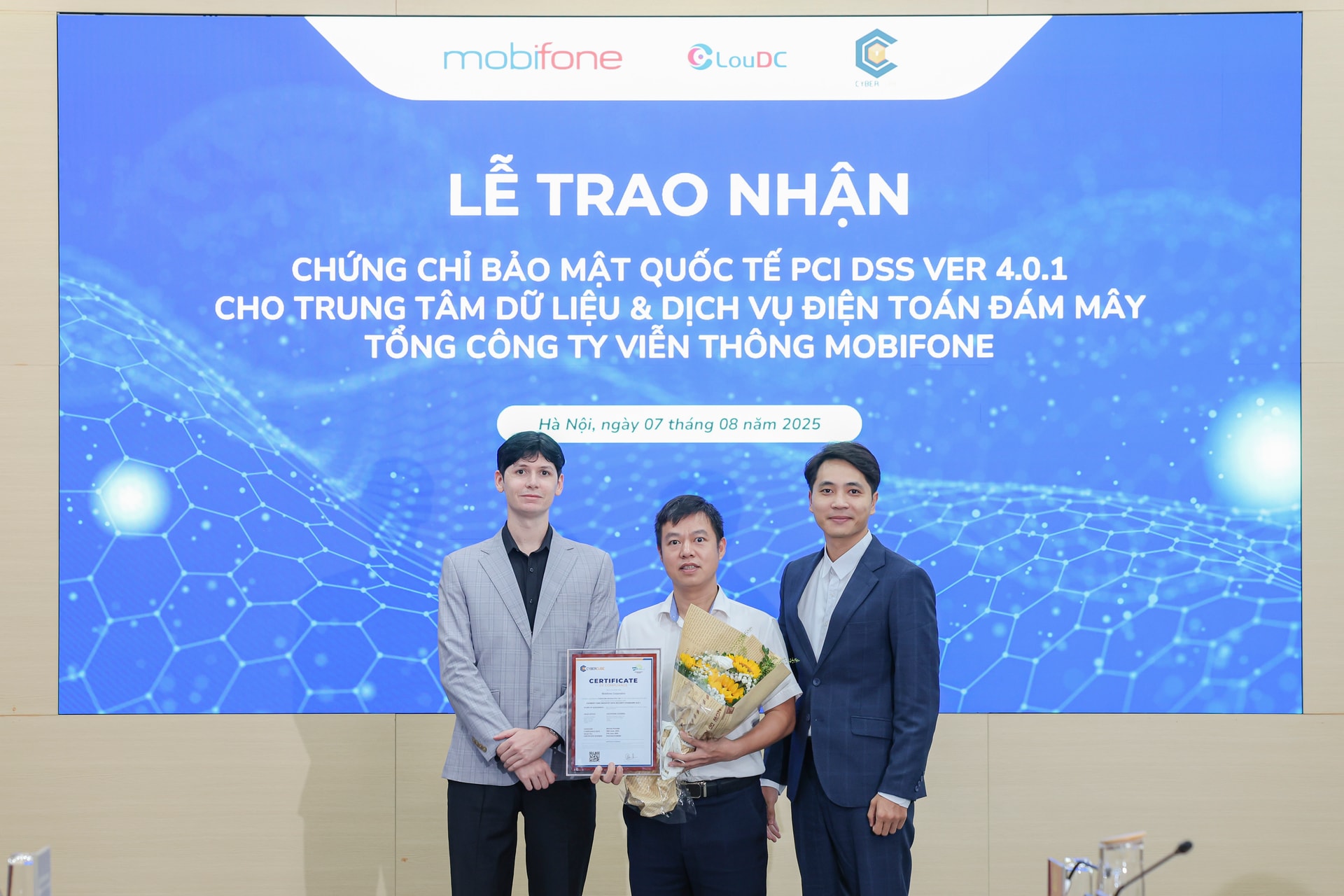 Cyber Service trao chứng chỉ bảo mật quốc tế cấp độ cao nhất cho MobiFone