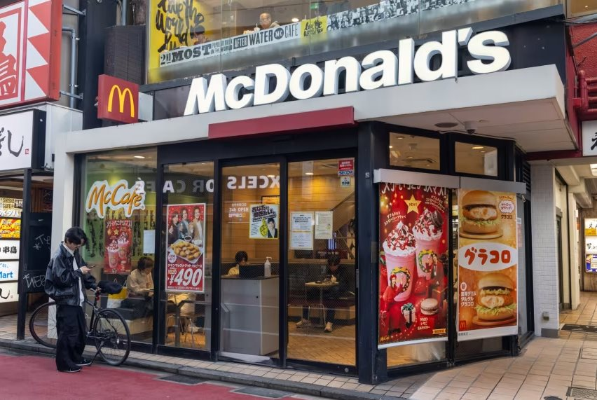 Đồ ăn McDonald’s bị vứt bỏ ngay trước cửa hàng tại Nhật Bản: Người dân phẫn nộ, khủng hoảng truyền thông vì một món đồ chơi