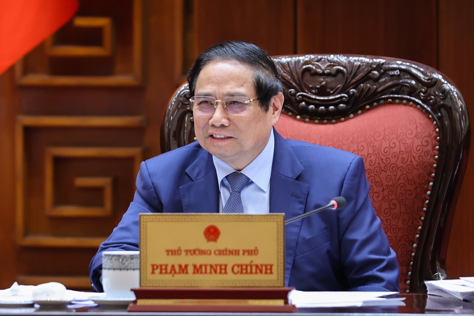 thu-tuong-phien-hop.jpg