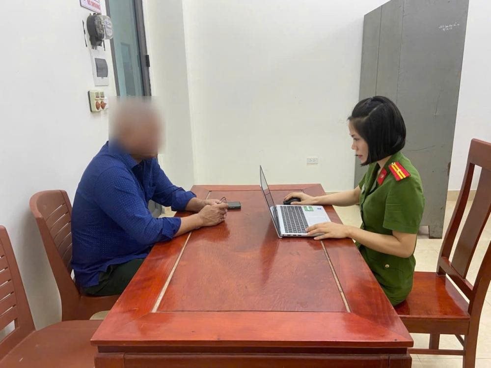 Nhận nhiều cuộc gọi từ số lạ, cụ ông quyết định báo Công an