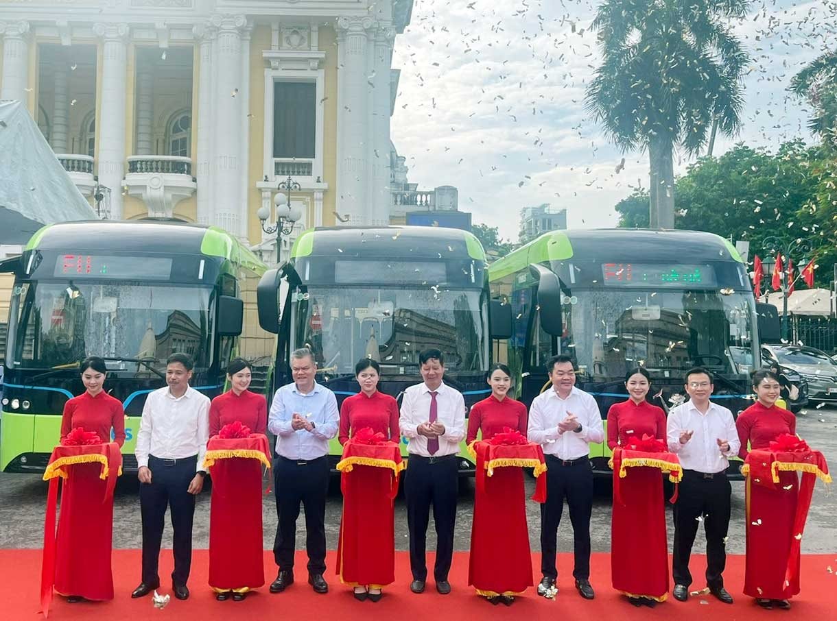 Tỷ phú Phạm Nhật Vượng khai trương tuyến buýt điện mới, miễn phí hoàn toàn cho người dân và du khách tham quan thủ đô ngay trước thềm đại lễ của dân tộc