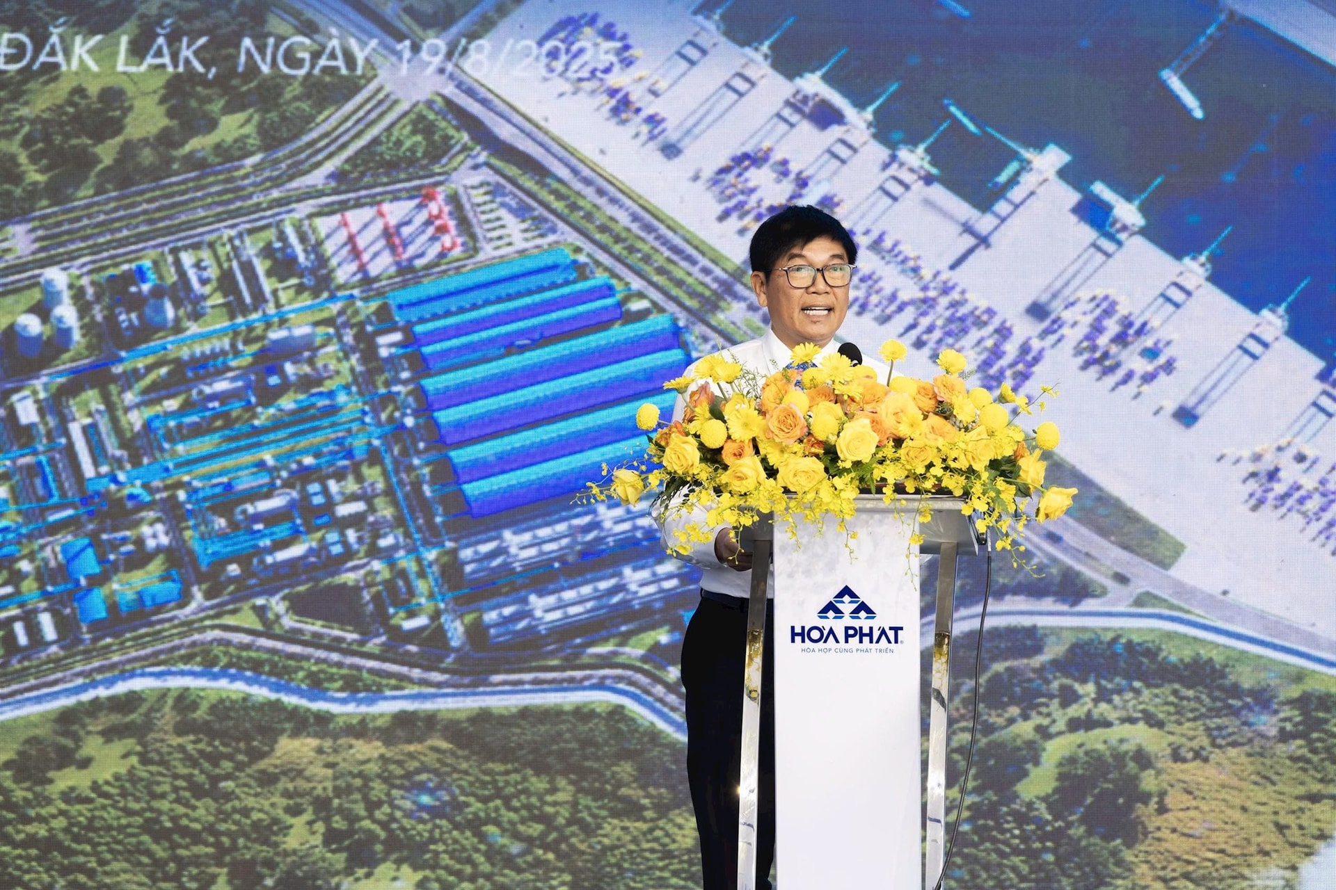 2-chu-tich-hdqt-tap-doan-tran-dinh-long.jpg