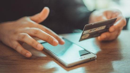 Người đàn ông ở Hà Nội cố tình chuyển khoản 2 tỷ đồng cho người lạ, rồi đi báo công an 