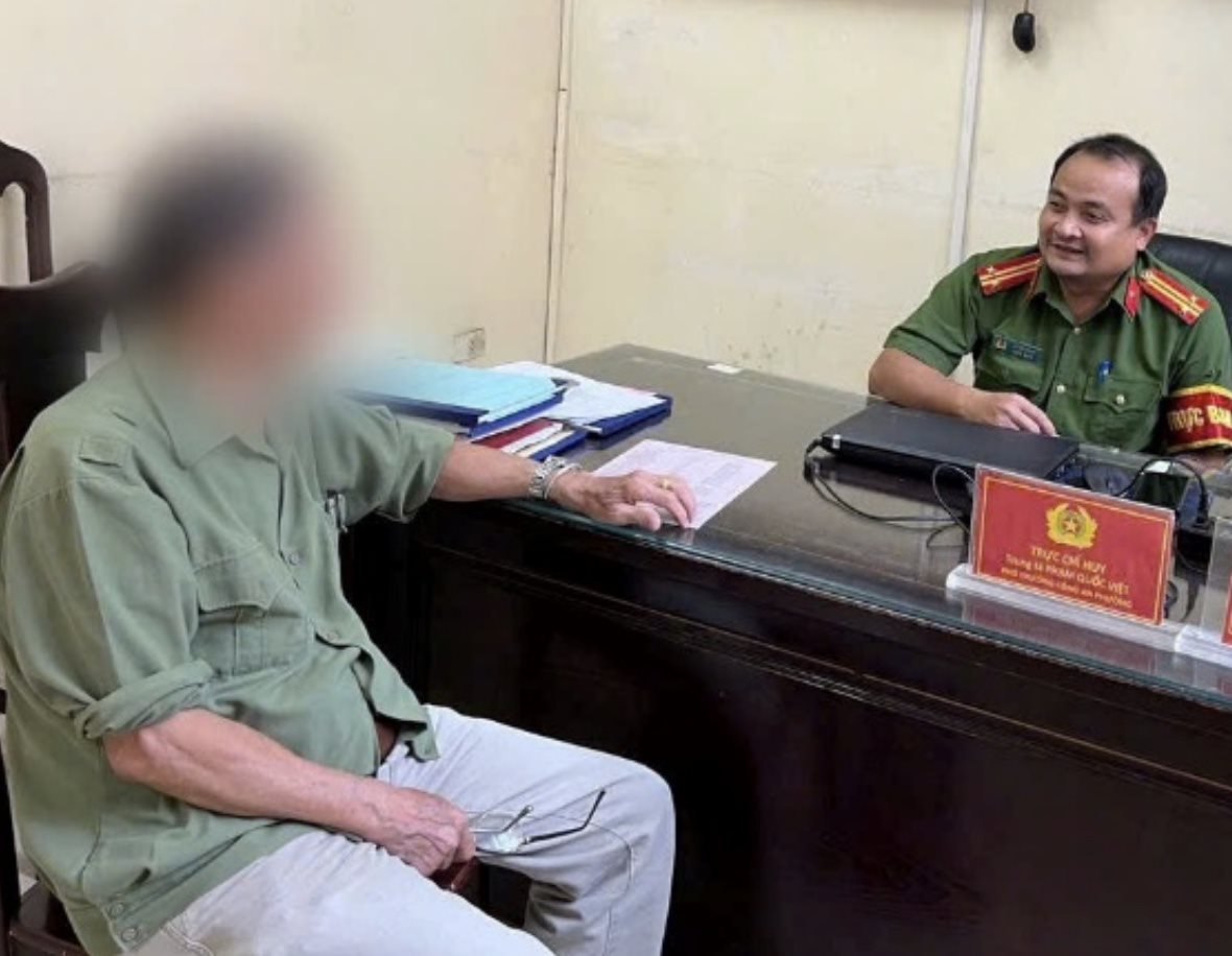Tài khoản tự động chuyển khoản 400 triệu đồng trả tiền điện tháng 7, cụ ông 72 tuổi báo công an