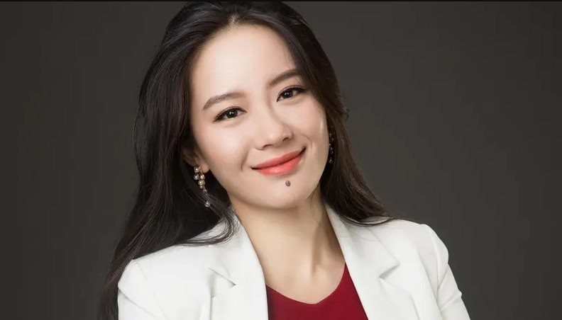 Chân dung người phụ nữ quyền lực nhất giới tiền số: Mồ côi cha năm 9 tuổi, đi bán nước ngọt ở siêu thị đến ‘tỷ phú crypto’