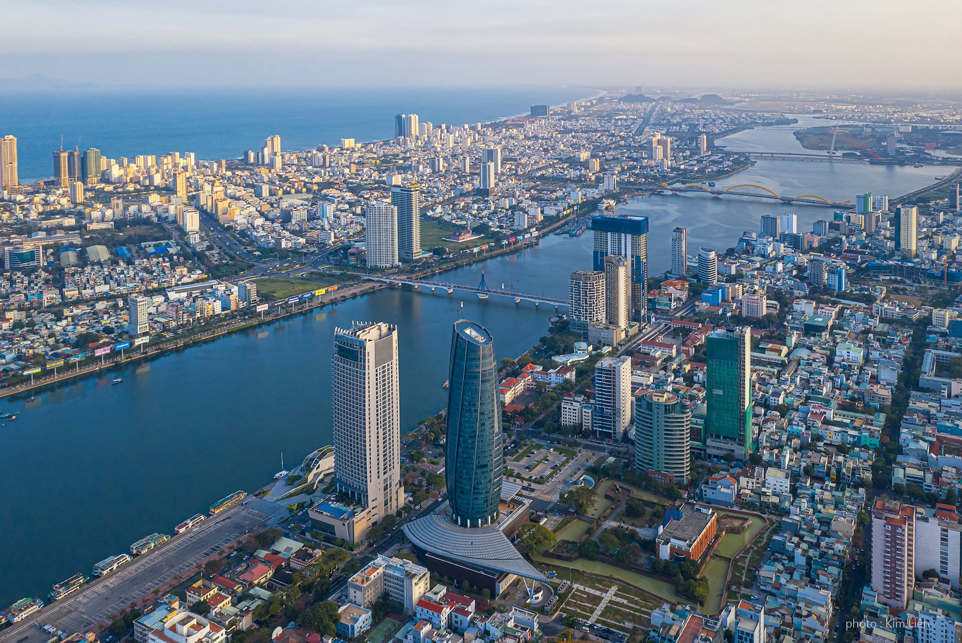 Đà Nẵng lập Hội đồng tư vấn Trung tâm tài chính quốc tế, các doanh nhân Trương Gia Bình, Nguyễn Trung Chính, Nguyễn Tử Quảng, Nguyễn Duy Hưng góp mặt