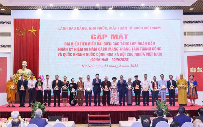 Doanh nhân Đỗ Quang Hiển được vinh danh nhờ thành tích xuất sắc đóng góp cho cộng đồng