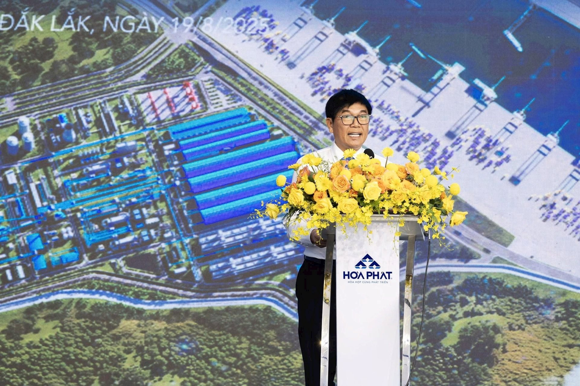 Tỷ phú Trần Đình Long và 'nước cờ' 24.000 tỷ: Hòa Phát tự xây 'pháo đài logistics' ở lõi vùng duyên hải Nam Trung Bộ
