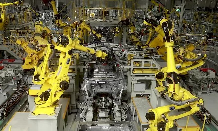 Bên trong nhà máy robot của Hyundai: Sản xuất 500.000 xe điện và hybrid mỗi năm, 750 robot, hàng trăm xe tự hành hoạt động suốt ngày đêm