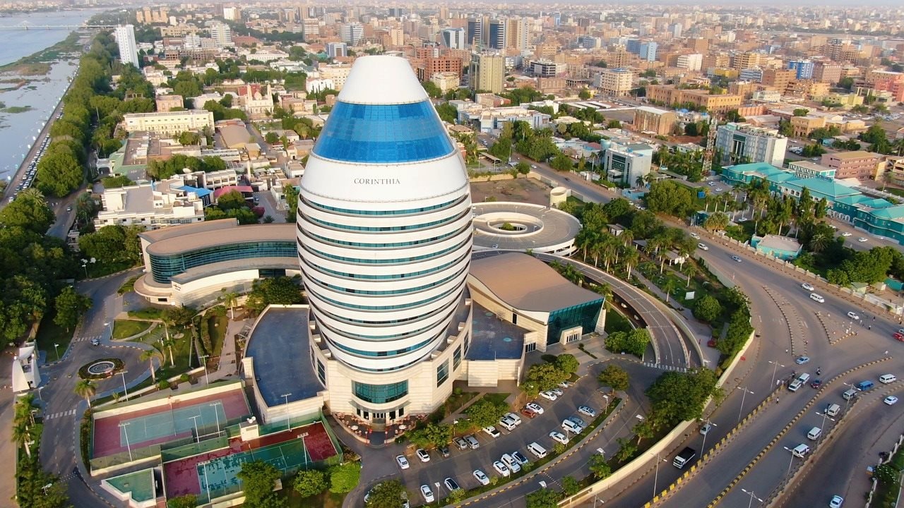 Đây là quốc gia có mức nợ cao nhất thế giới, vượt 250% GDP, tăng trưởng âm
