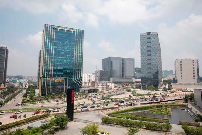 Nghịch lý tại 'thung lũng Silicon của châu Á': Hơn 1 triệu nhân viên Google, Microsoft, Goldman Sachs... không được sử dụng nước máy, đi làm quãng đường 14,5 km hết 4 giờ