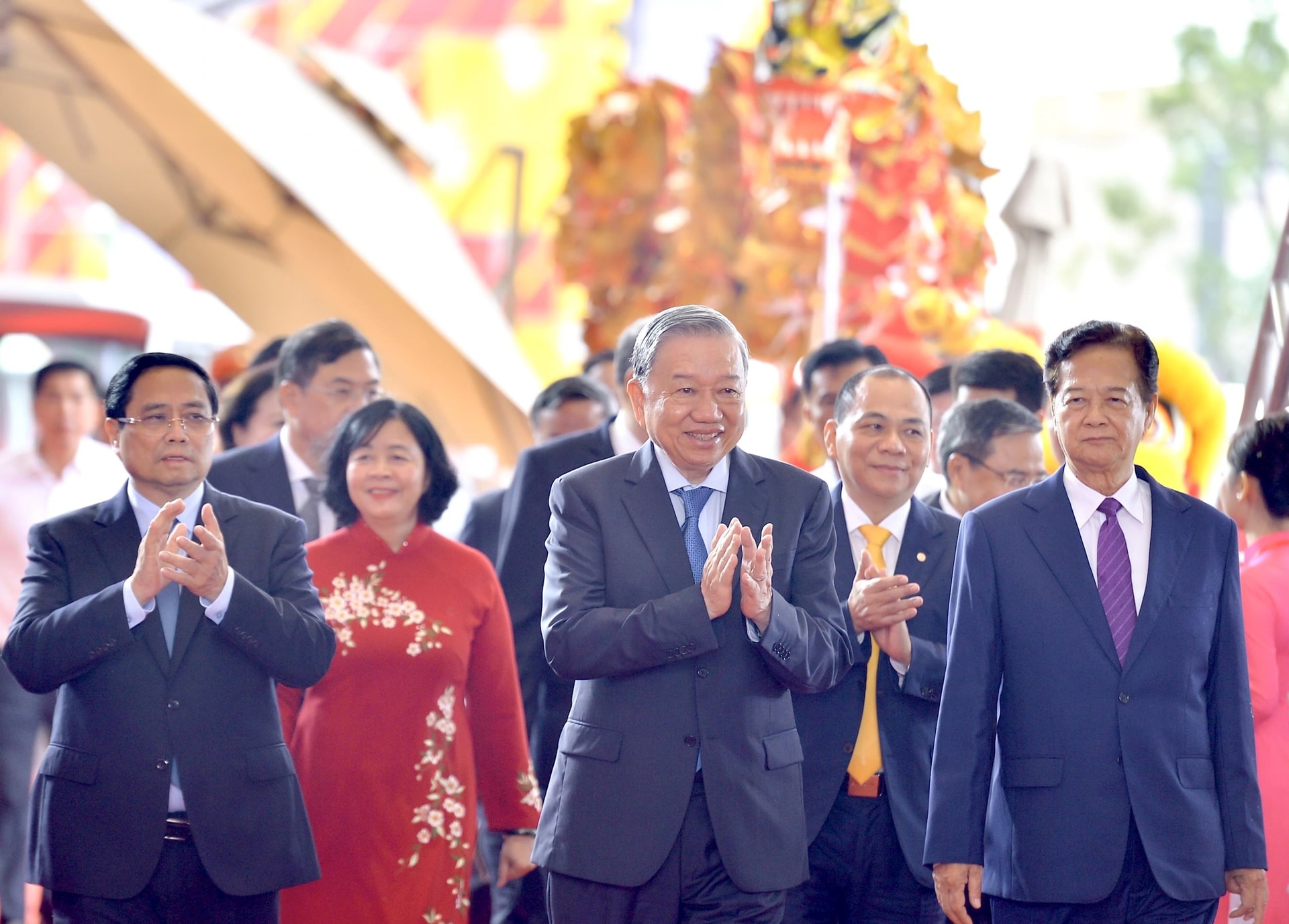 Từ ngày mai, Việt Nam sẽ sử dụng 5 thứ tiếng hàng tỷ người dùng toàn cầu tại công trình top 10 thế giới