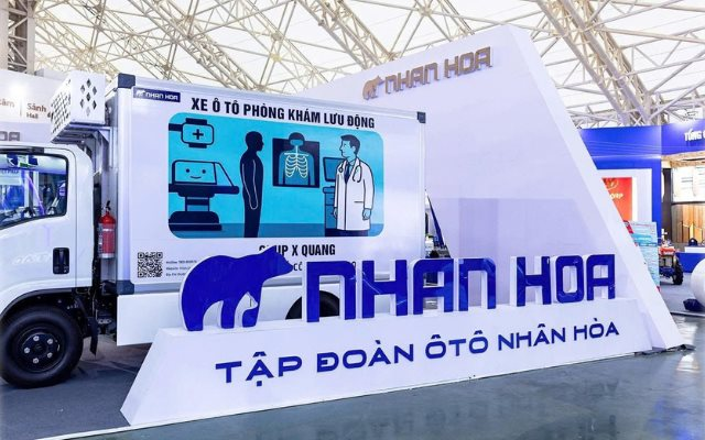 Một công ty mang cả xe ô tô phòng khám lưu động có hệ thống chụp X-quang đến Triển lãm A80 
