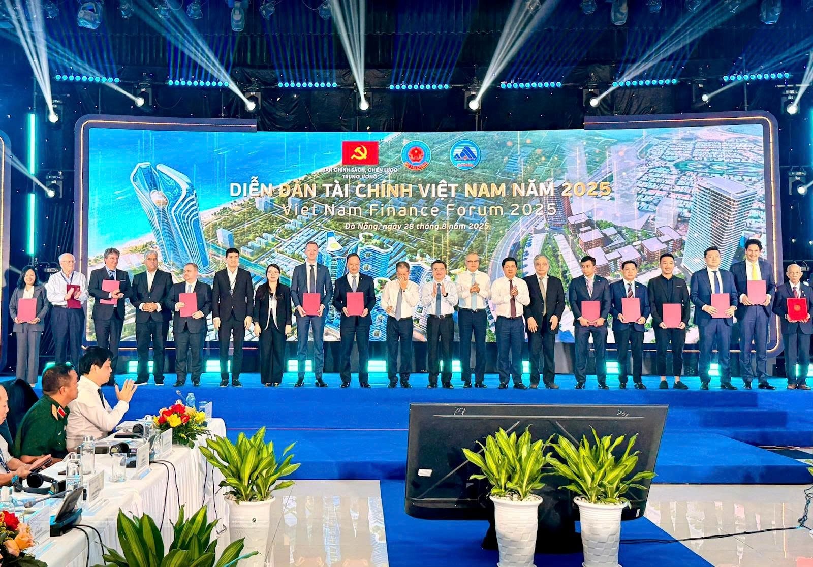 Tập đoàn hàng đầu về tài sản số 'bắt tay' với Đà Nẵng thúc đẩy ứng dụng blockchain trong quản trị và hạ tầng số