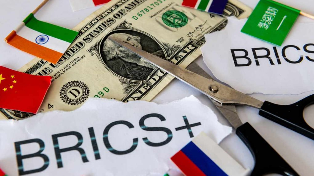 Quyết phi đô la hoá, tân binh BRICS hiến ‘diệu kế’: Bắt tay loạt quốc gia mở hệ thống thanh toán xuyên biên giới, kỳ vọng thành đối thủ SWIFT