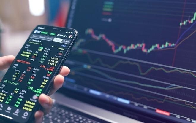 Chứng khoán tuần qua: VN-Index áp sát đỉnh 1.700 điểm, khối ngoại “xả” kỷ lục hơn 11.400 tỷ đồng