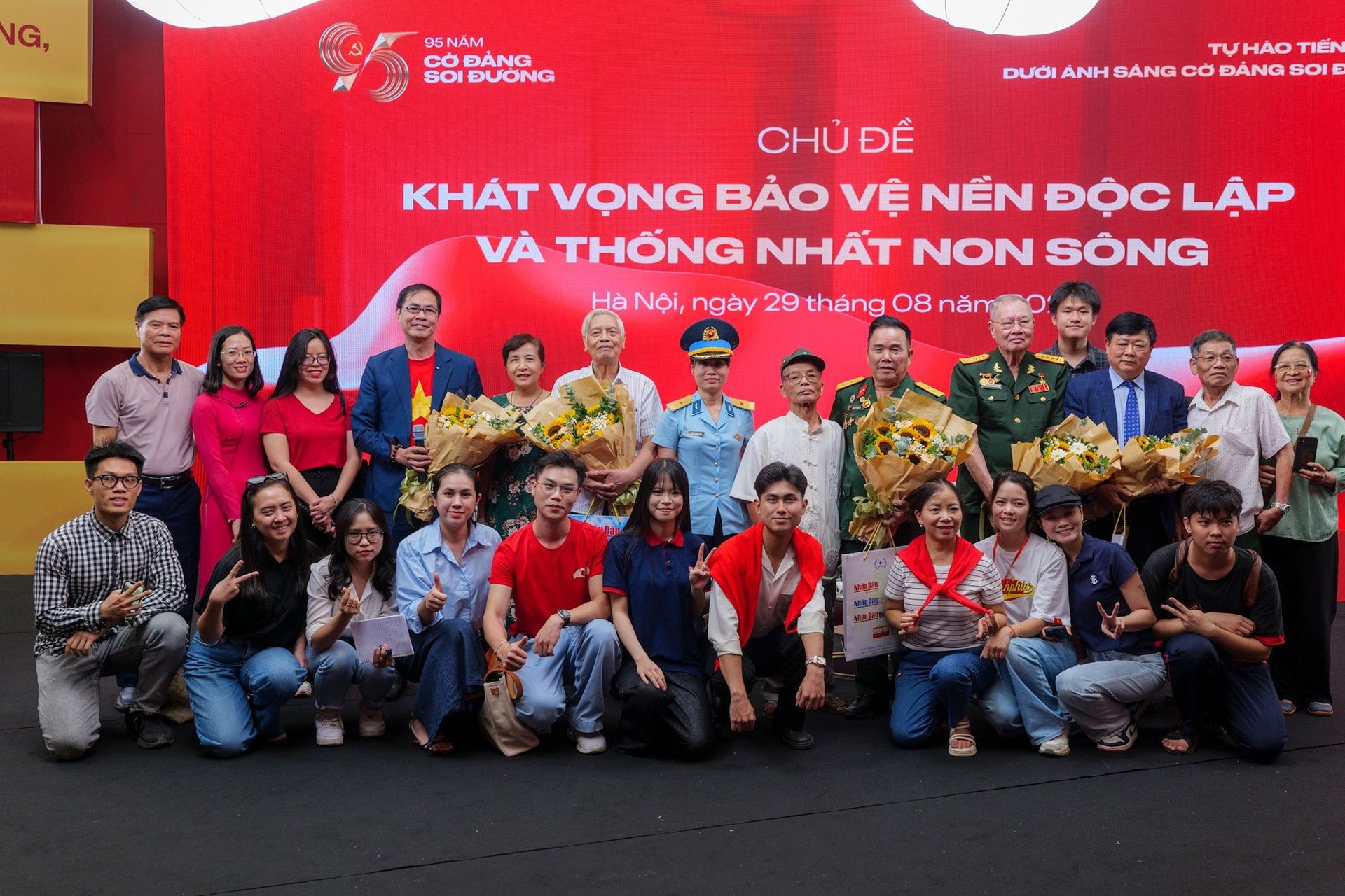 Tọa đàm "Khát vọng bảo vệ nền độc lập và thống nhất non sông": Những ký ức "hoa lửa" thắp sáng tình yêu Tổ quốc