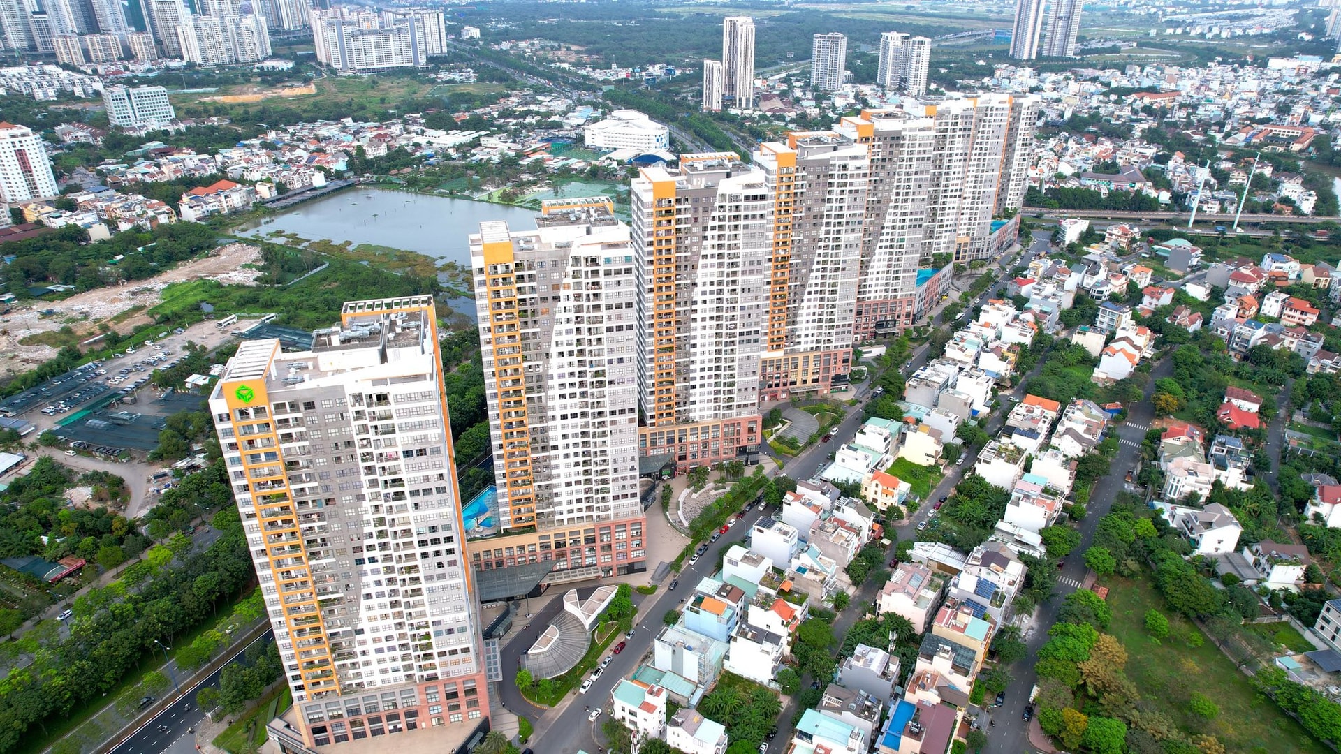 DN BĐS đang tái cấu trúc: CEO sinh năm 1985 nhận lương hơn 400 triệu mỗi tháng