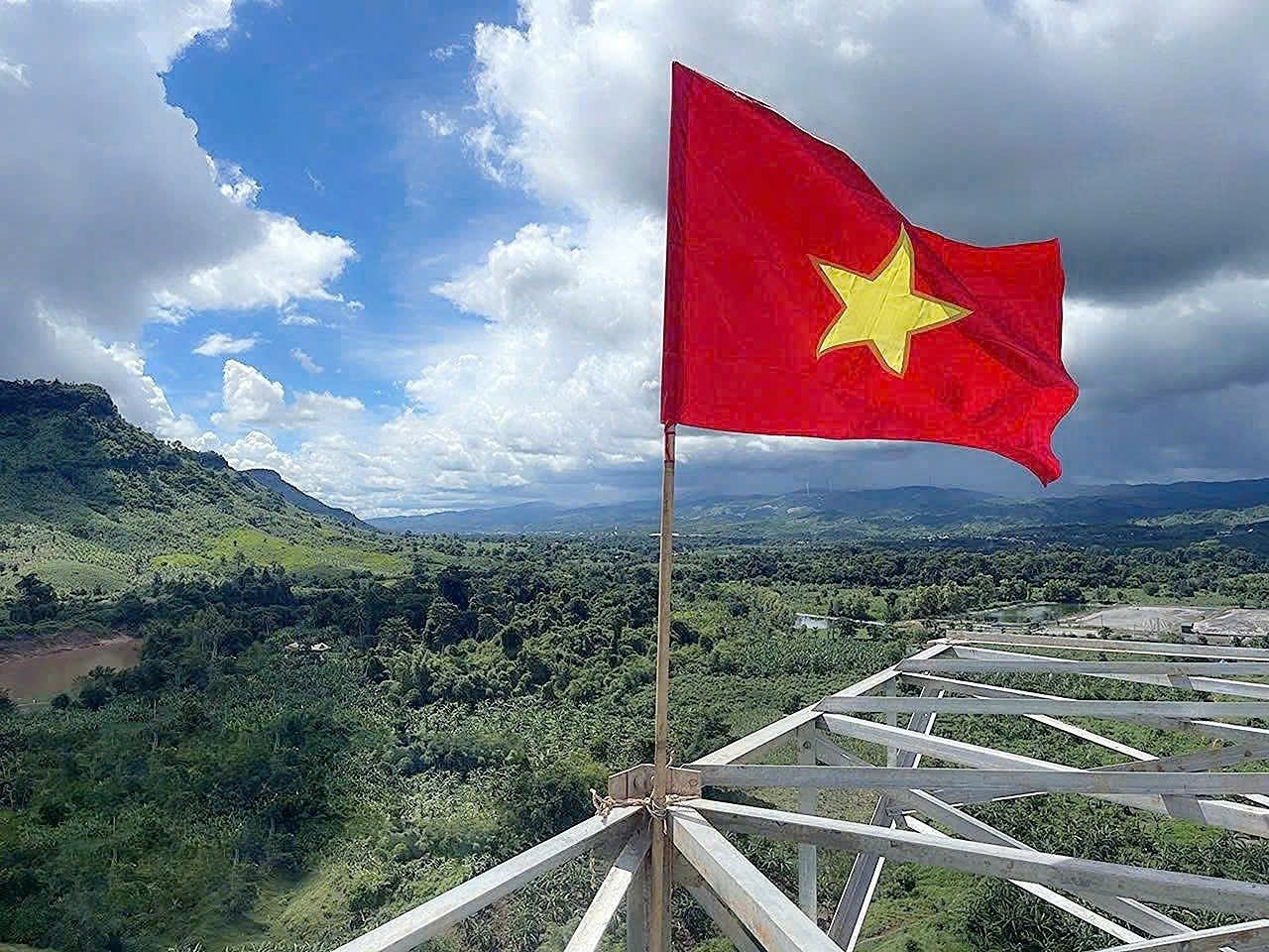 6 tháng thi công thần tốc, T&T Group của Bầu Hiển hoàn thành đường dây truyền tải điện gió Savan 1 từ Lào về Việt Nam trước thềm Đại lễ A80
