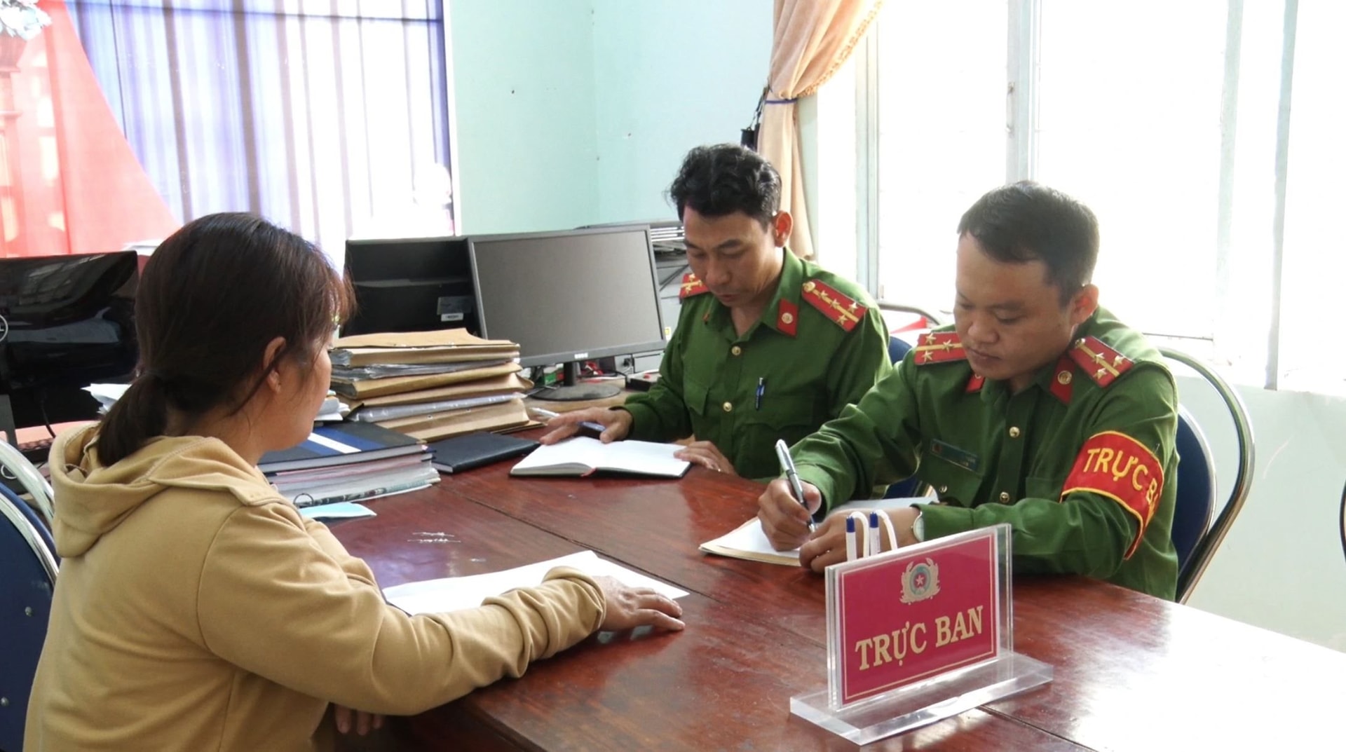 Đề xuất giao công an xã, phường xác nhận thu nhập mua nhà xã hội