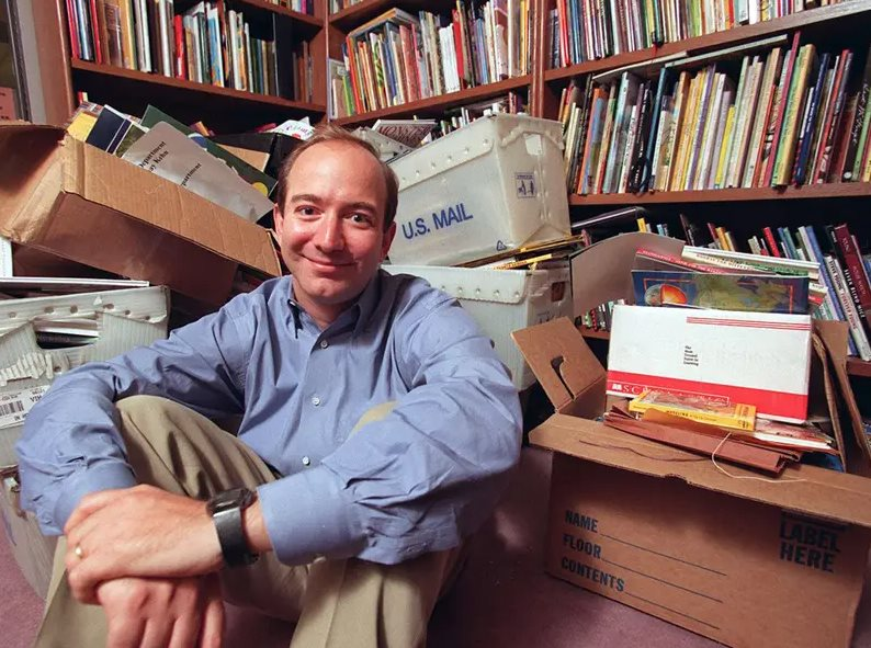 Triết lý 'làm bàn bằng ván cửa' của Jeff Bezos khiến Amazon hụt hơi trong kỷ nguyên AI