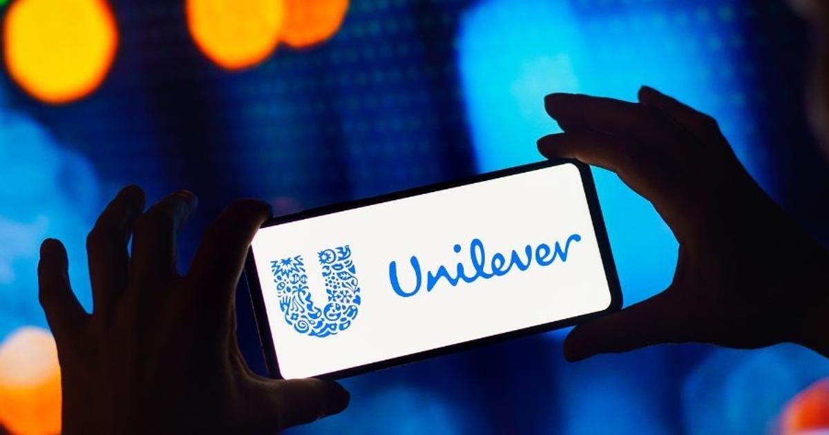 Thoát nguy cơ bị Warren Buffett thâu tóm, Unilever vẫn sa thải 1/4 lãnh đạo cấp cao, cắt giảm 18% nhân sự văn phòng trong 18 tháng